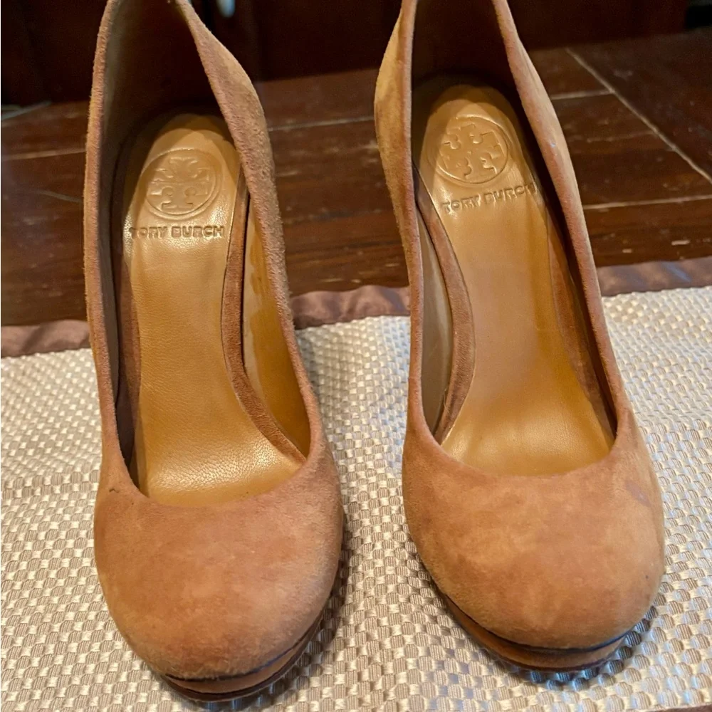 Tory Burch Brown Suede Round-Toe Pumps